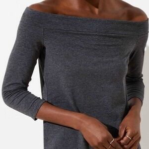 Ann Taylor LOFT Off The Shoulder Tee Top - Size Medium Charcoal Gray